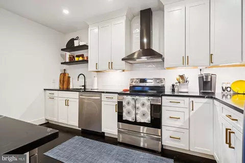 Kitchen - 3263 Sutton Pl NW #C, Washington, DC 20016 photo 2 of 4