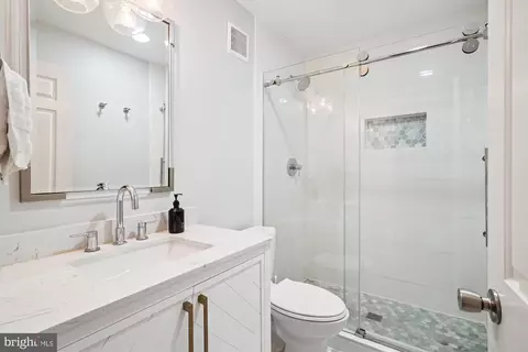Bath - 3263 Sutton Pl NW #C, Washington, DC 20016 photo 1 of 2