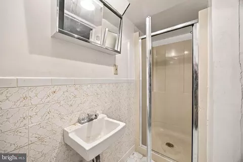 Bath - 418 Nicholson St NW, Washington, DC 20011 photo 4 of 4