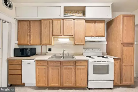 Kitchen - 418 Nicholson St NW, Washington, DC 20011 photo 1 of 1