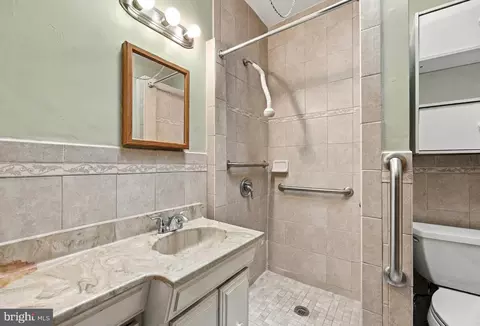 Bath - 418 Nicholson St NW, Washington, DC 20011 photo 2 of 4