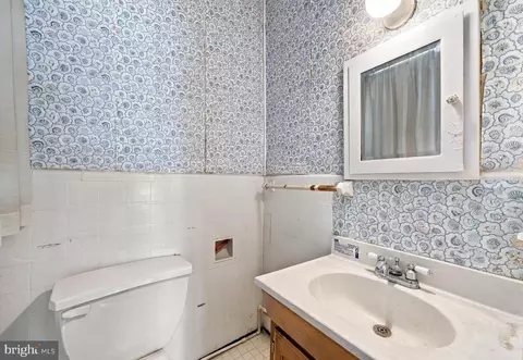 Bath - 418 Nicholson St NW, Washington, DC 20011 photo 3 of 4