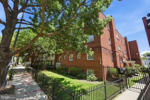 526 Kenyon St NW #201, Washington, DC 20010