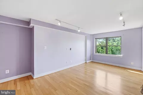 212 Oakwood St SE #315, Washington, DC 20032