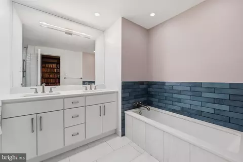 Bath - 2700 Calvert St NW #712, Washington, DC 20008 photo 3 of 3