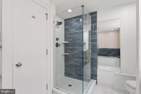 Bath - 2700 Calvert St NW #712, Washington, DC 20008 photo 2 of 3