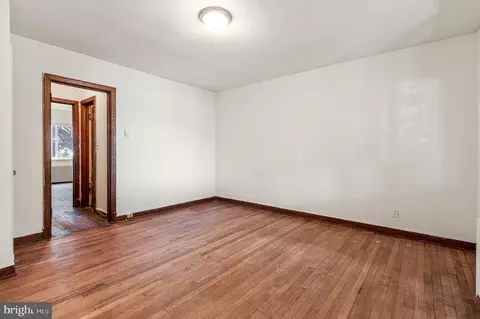 Living - 310 19th St NE, Washington, DC 20002 photo 3 of 4