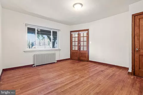 Living - 310 19th St NE, Washington, DC 20002 photo 4 of 4