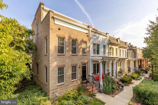 553 Regent Pl NE, Washington, DC 20017