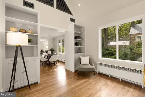 Entry Way - 4508 28th NW, Washington, DC 20008 photo 3 of 10