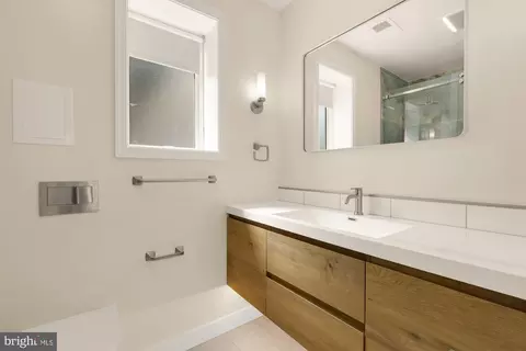 Bath - 4508 28th NW, Washington, DC 20008 photo 5 of 9