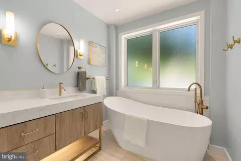 Bath - 4508 28th NW, Washington, DC 20008 photo 4 of 9
