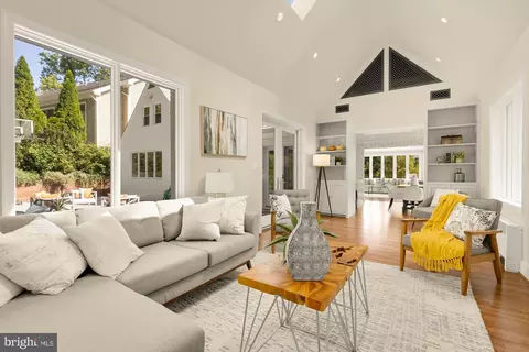Living - 4508 28th NW, Washington, DC 20008 photo 5 of 7