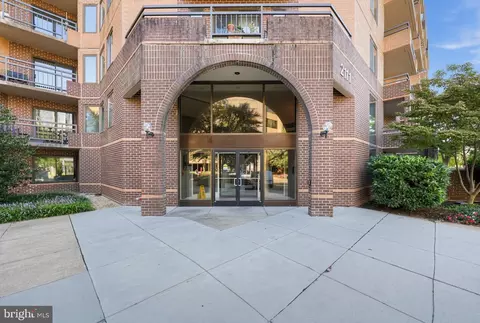 2111 Wisconsin Ave NW #104, Washington, DC 20007
