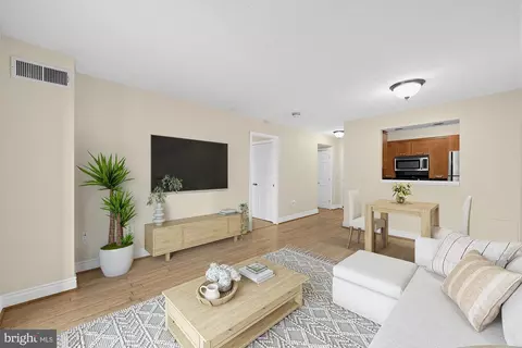 2111 Wisconsin Ave NW #104, Washington, DC 20007