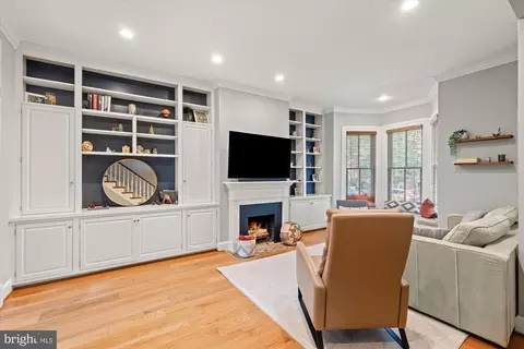 Living - 207 10th St SE, Washington, DC 20003 photo 3 of 5