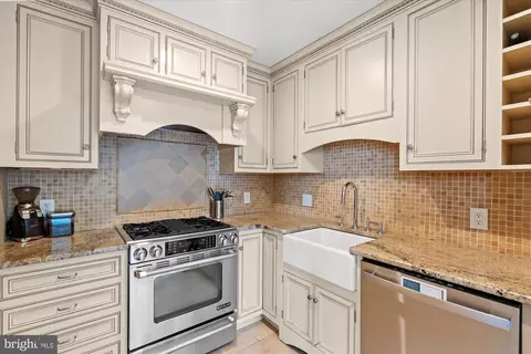 Kitchen - 207 10th St SE, Washington, DC 20003 photo 3 of 5