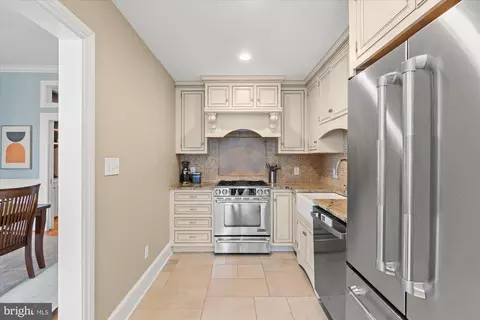 Kitchen - 207 10th St SE, Washington, DC 20003 photo 2 of 5