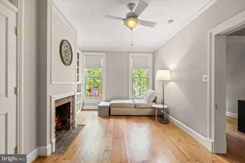 Living - 207 10th St SE, Washington, DC 20003 photo 4 of 5