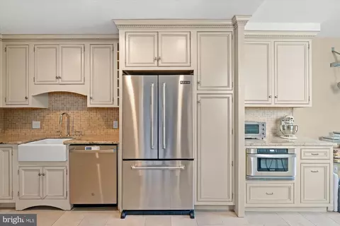 Kitchen - 207 10th St SE, Washington, DC 20003 photo 1 of 5