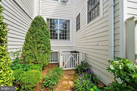 Exterior - 207 10th St SE, Washington, DC 20003 photo 3 of 6