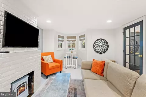 Living - 207 10th St SE, Washington, DC 20003 photo 5 of 5