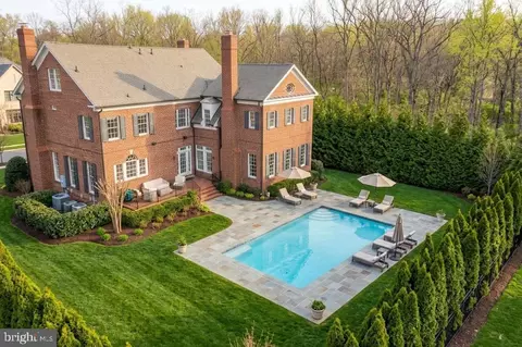 Exterior - 1935 Foxview Cir NW, Washington, DC 20007 photo 3 of 4