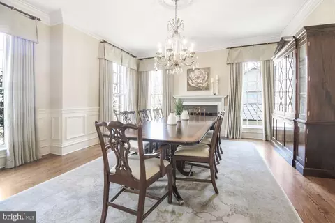 Dining - 1935 Foxview Cir NW, Washington, DC 20007 photo 1 of 3