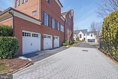 Exterior - 1935 Foxview Cir NW, Washington, DC 20007 photo 4 of 4
