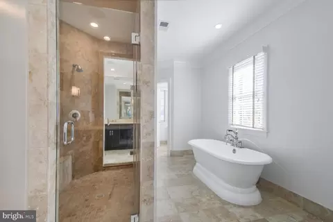 Bath - 1935 Foxview Cir NW, Washington, DC 20007 photo 1 of 5