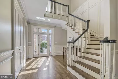 Entry Way - 1935 Foxview Cir NW, Washington, DC 20007 photo 3 of 6