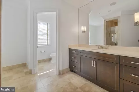 Bath - 1935 Foxview Cir NW, Washington, DC 20007 photo 2 of 5
