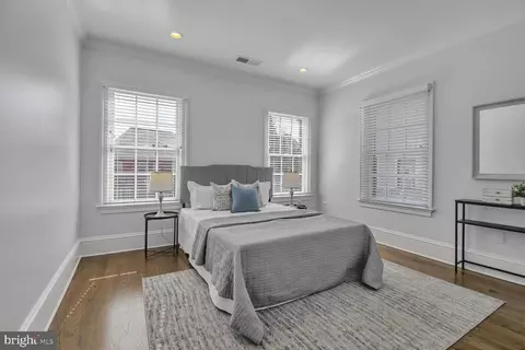 Bedroom - 1935 Foxview Cir NW, Washington, DC 20007 photo 6 of 8