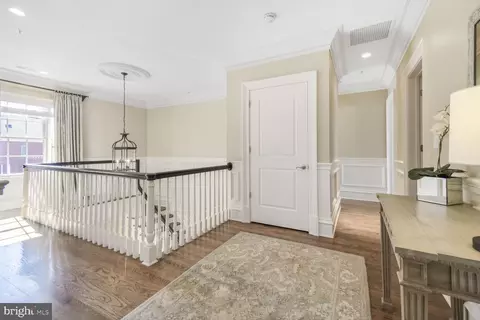 Entry Way - 1935 Foxview Cir NW, Washington, DC 20007 photo 4 of 6
