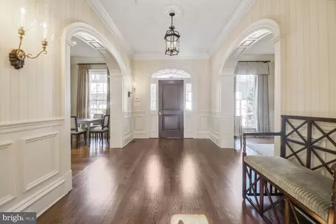 Entry Way - 1935 Foxview Cir NW, Washington, DC 20007 photo 2 of 6