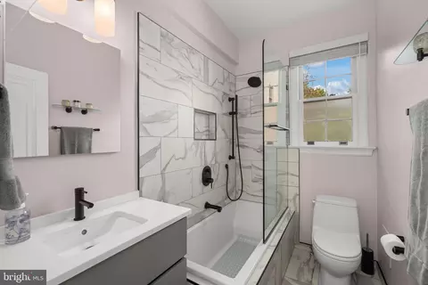 Bath - 2737 Devonshire Pl NW #322, Washington, DC 20008 photo 1 of 1