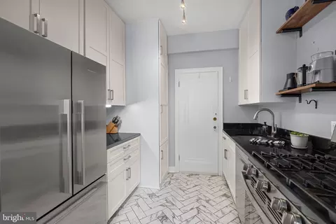 Kitchen - 2737 Devonshire Pl NW #322, Washington, DC 20008 photo 1 of 3