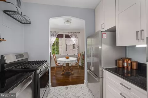 Kitchen - 2737 Devonshire Pl NW #322, Washington, DC 20008 photo 2 of 3