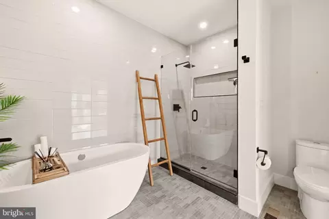 Bath - 320 Webster St NW #2, Washington, DC 20011 photo 1 of 3