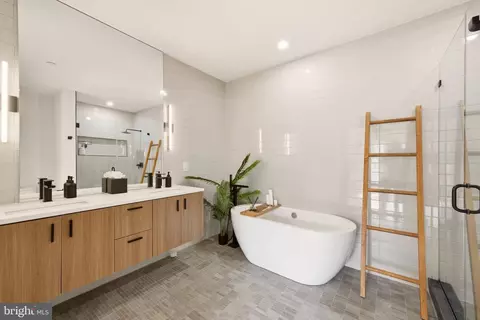 Bath - 320 Webster St NW #2, Washington, DC 20011 photo 2 of 3