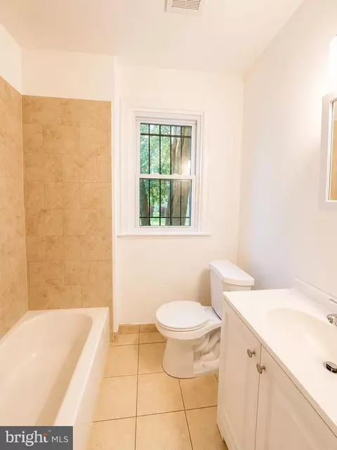 Bath - Undisclosed, Washington, DC 20020 photo 3 of 4
