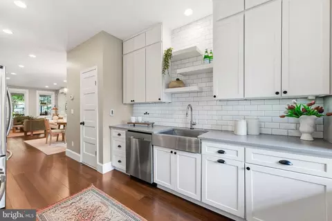 Entry Way - 503 I St NE, Washington, DC 20002 photo 2 of 4