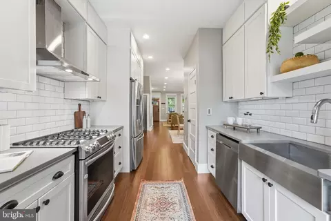 Entry Way - 503 I St NE, Washington, DC 20002 photo 3 of 4