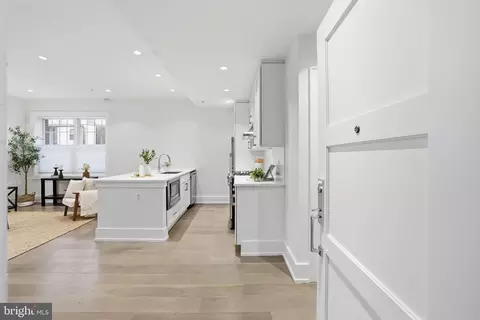 Entry Way - 16 17th St NE #121, Washington, DC 20002 photo 1 of 2