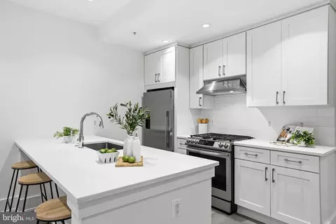 Kitchen - 16 17th St NE #121, Washington, DC 20002 photo 2 of 4