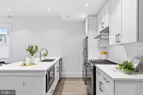 Kitchen - 16 17th St NE #121, Washington, DC 20002 photo 1 of 4