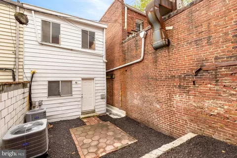 Exterior - 1102 K St SE, Washington, DC 20003 photo 5 of 7