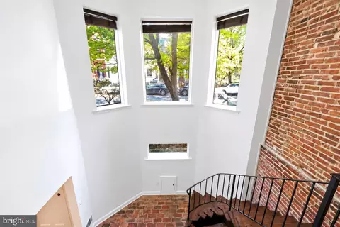 Entry Way - 1818 S Nw NW, Washington, DC 20009 photo 4 of 10