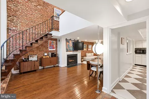 Entry Way - 1818 S Nw NW, Washington, DC 20009 photo 5 of 10