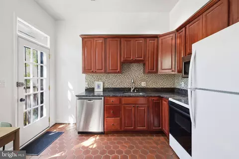 Kitchen - 1818 S Nw NW, Washington, DC 20009 photo 3 of 5